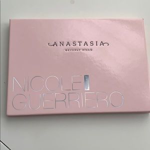 Anastasia Nicole Guerriero Glow Kit